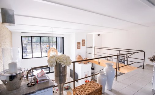 North Caen, Castle (12 Bedrooms) By The Seaside With Outbuildings Set In 1.1 Ha (2.47 Acres) Of Encl