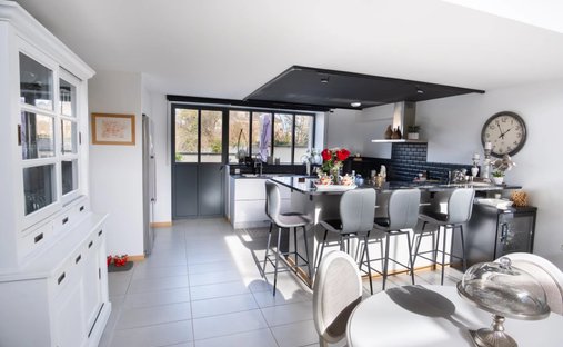 North Caen, Castle (12 Bedrooms) By The Seaside With Outbuildings Set In 1.1 Ha (2.47 Acres) Of Encl - 5