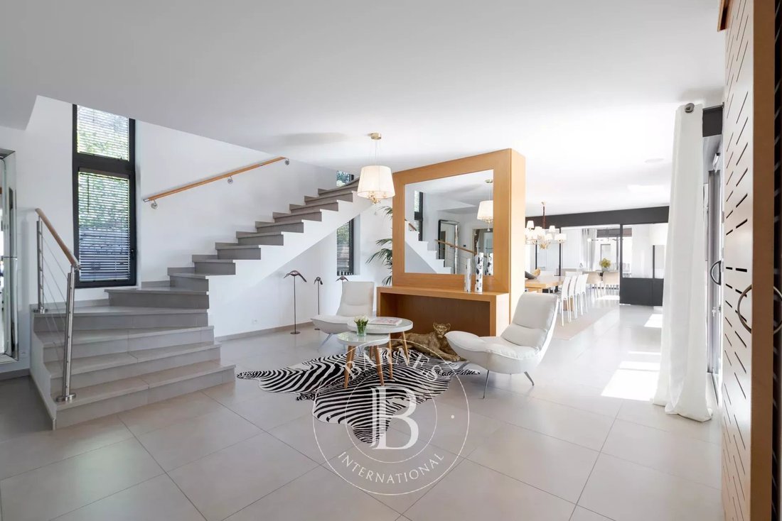 Villa in Châteauneuf-Grasse, Provence-Alpes-Côte d'Azur, France 5 - 17309946