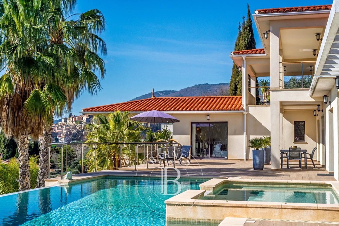 Villa in Châteauneuf-Grasse, Provence-Alpes-Côte d'Azur, France 1 - 17309946