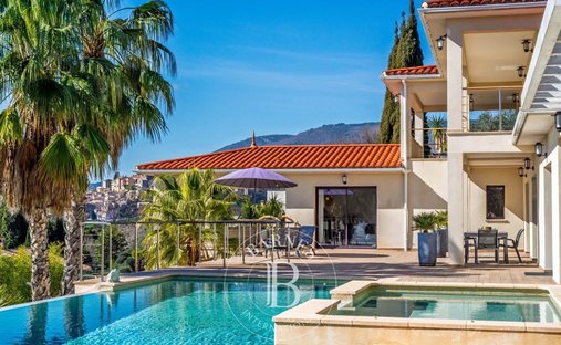 Villa in Châteauneuf-Grasse, Provence-Alpes-Côte d'Azur, France 1