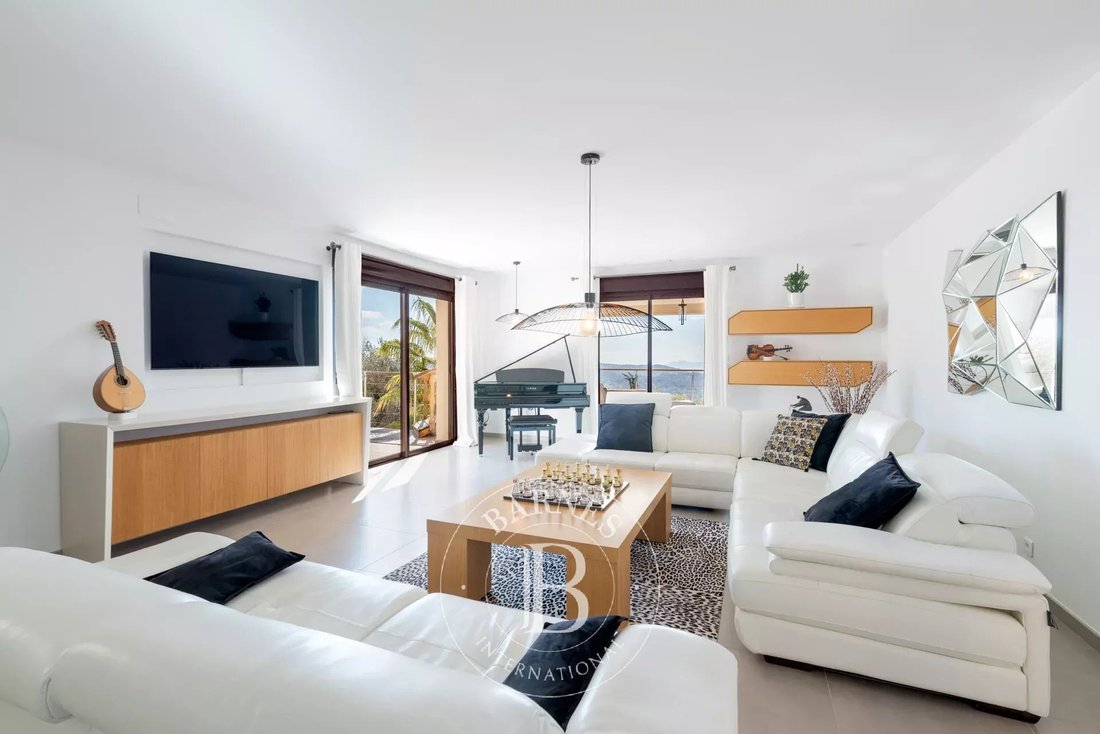Villa in Châteauneuf-Grasse, Provence-Alpes-Côte d'Azur, France 2 - 17309946