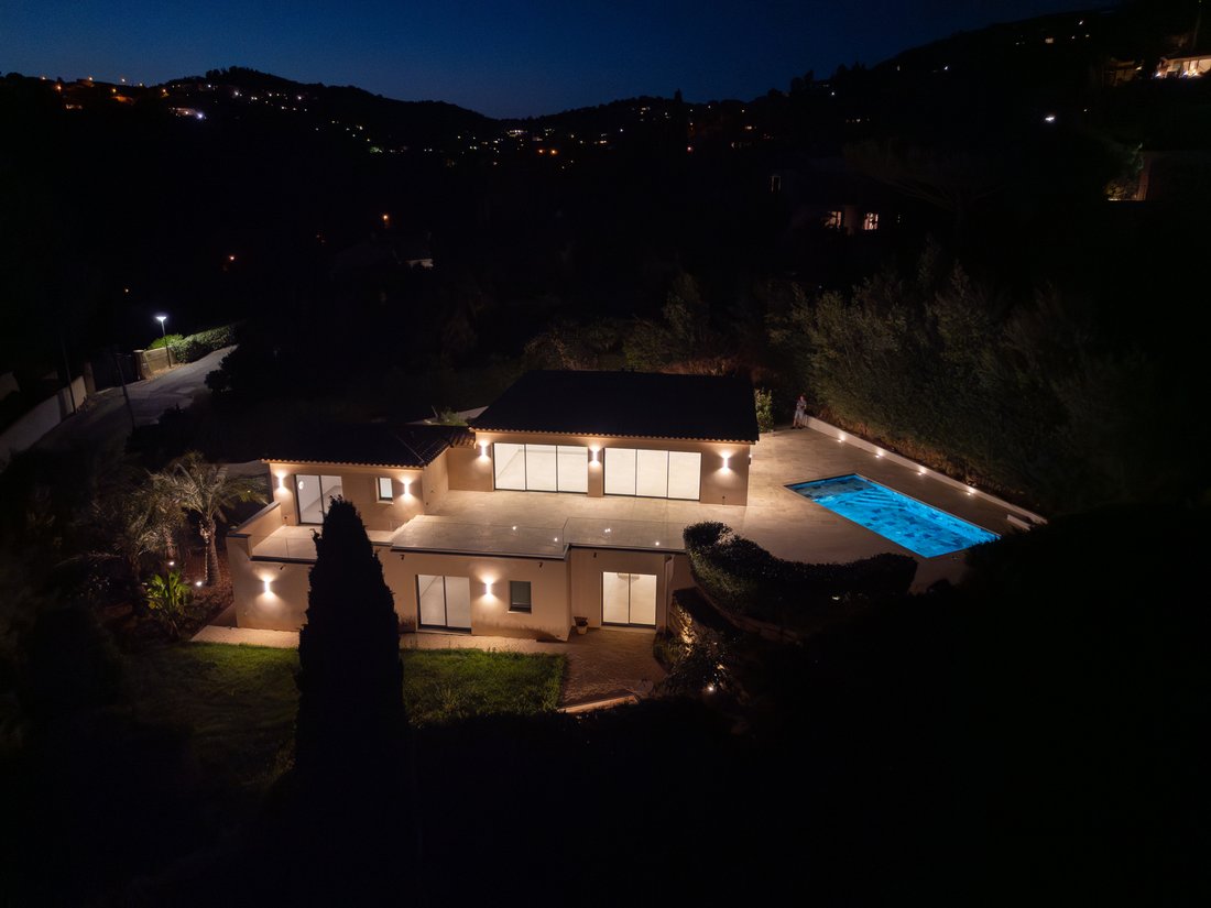 Villa in Les Issambres, Roquebrune-sur-Argens, France 3 - 17321623