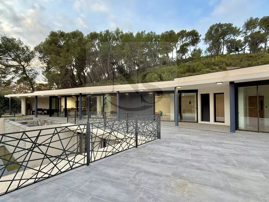 Villa in Est-Repentance-Les Trois Bons Dieux, Aix-en-Provence, France 2 - 14885059