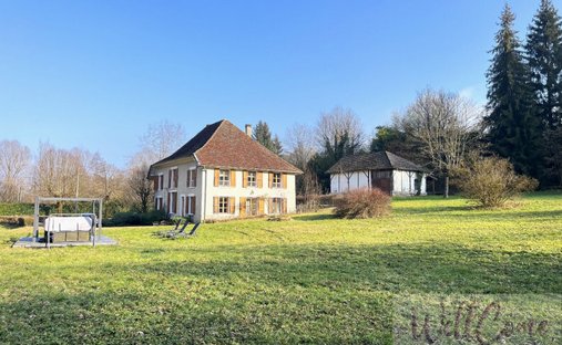 Villa in Saint-Geoire-en-Valdaine, Auvergne-Rhône-Alpes, France 1