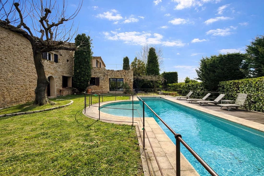 Villa in Châteauneuf-Grasse, Provence-Alpes-Côte d'Azur, France 3 - 17311402
