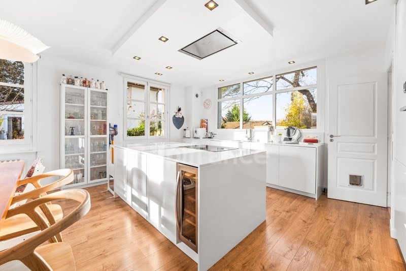 House in Divonne-les-Bains, Auvergne-Rhône-Alpes, France 2 - 17314689