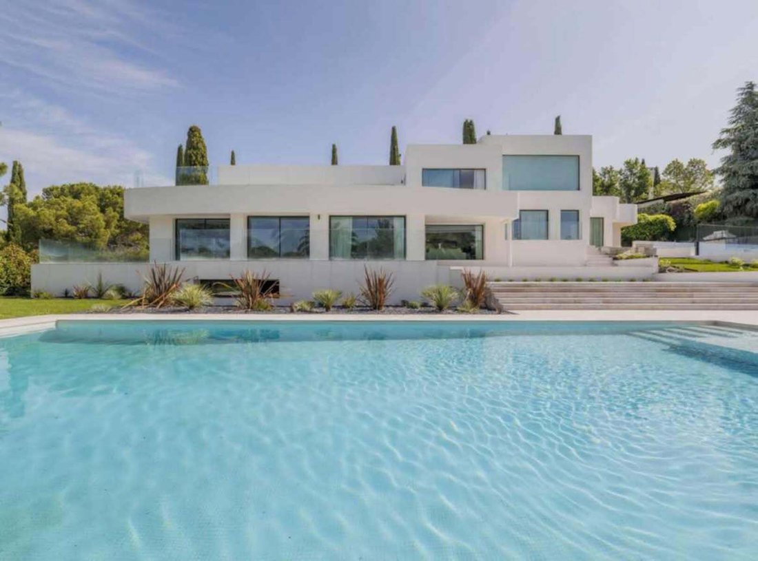 Villa in Boadilla del Monte, Comunidad de Madrid, Spain 1 - 17311496