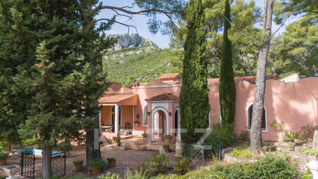 Villa in Toulon, Provence-Alpes-Côte d'Azur, France 4 - 17319070