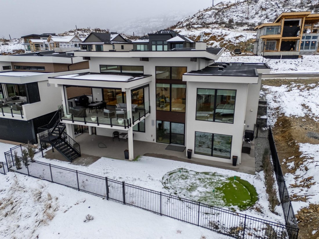 House in Kelowna, British Columbia, Canada 2 - 17303687
