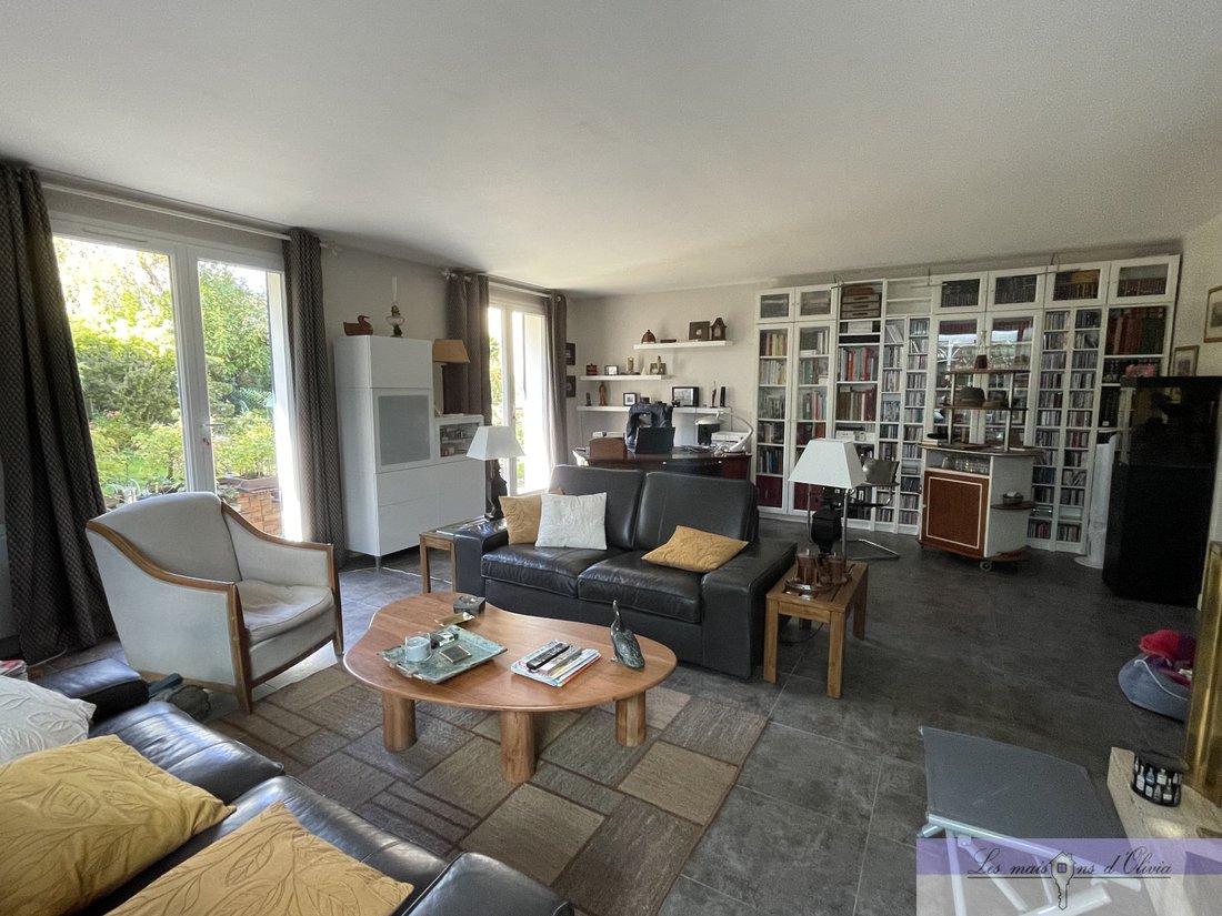 House in Sucy-en-Brie, Ile-de-France, France 2 - 17313128