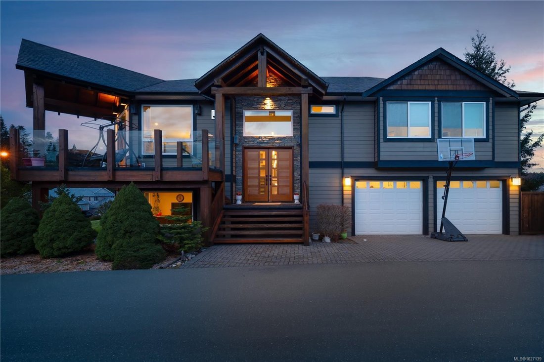 House in Courtenay, British Columbia, Canada 1 - 17314413