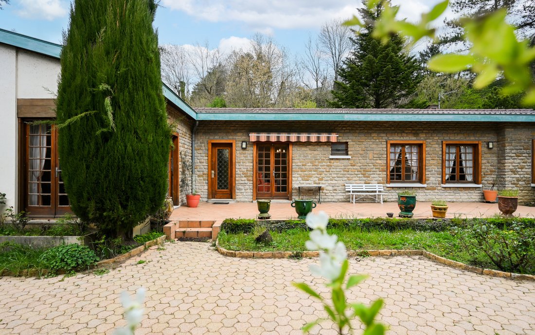 House in Saint-Cyr-au-Mont-d'Or, Auvergne-Rhône-Alpes, France 2 - 17321370