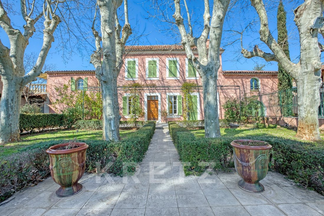 House in Hyeres, Provence-Alpes-Côte d'Azur, France 1 - 17319074
