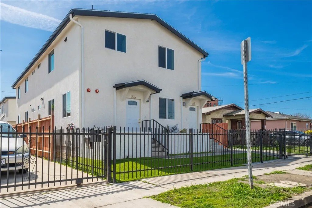 Los Angeles, California, United States 4 - 17063161