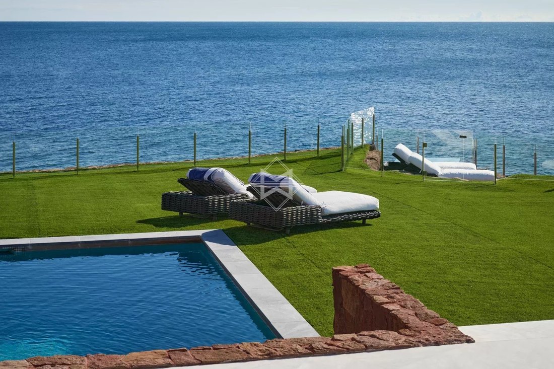Estate in Le Dramont-Agay-Anthéor-Le Trayas, Saint-Raphaël, France 5 - 14969059