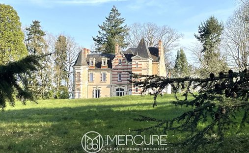 château à Saint-Maixent-l'École, Nouvelle-Aquitaine, France 1