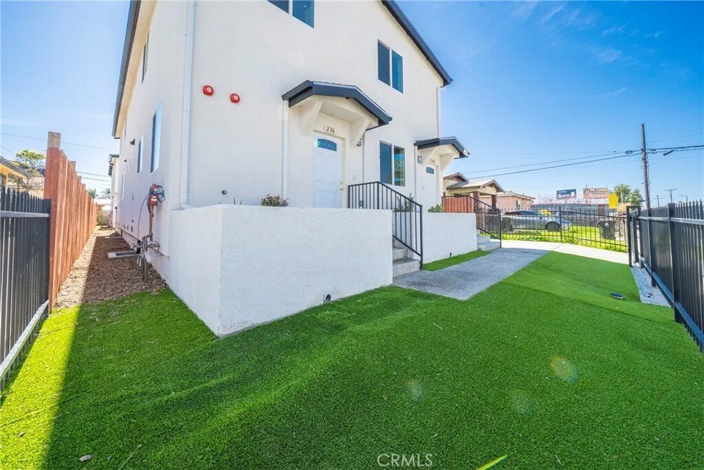 Los Angeles, California, United States 3 - 17063161