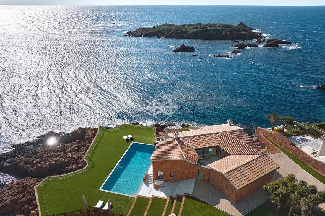 Estate in Le Dramont-Agay-Anthéor-Le Trayas, Saint-Raphaël, France 2 - 14969059