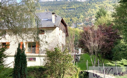 House in Saint-Thibaud-de-Couz, Auvergne-Rhône-Alpes, France 1