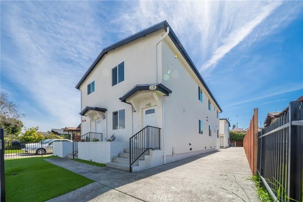 Los Angeles, California, United States 5 - 17063161
