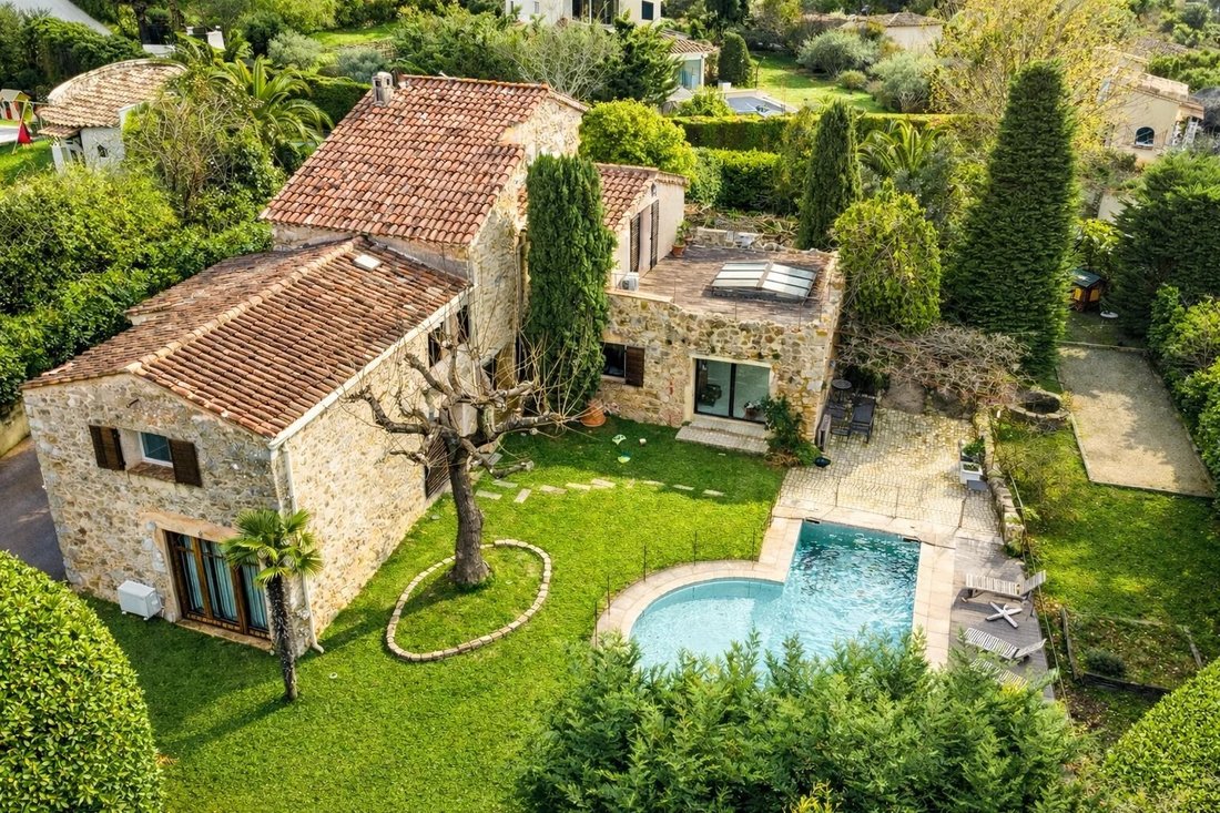 Villa in Châteauneuf-Grasse, Provence-Alpes-Côte d'Azur, France 1 - 17311402