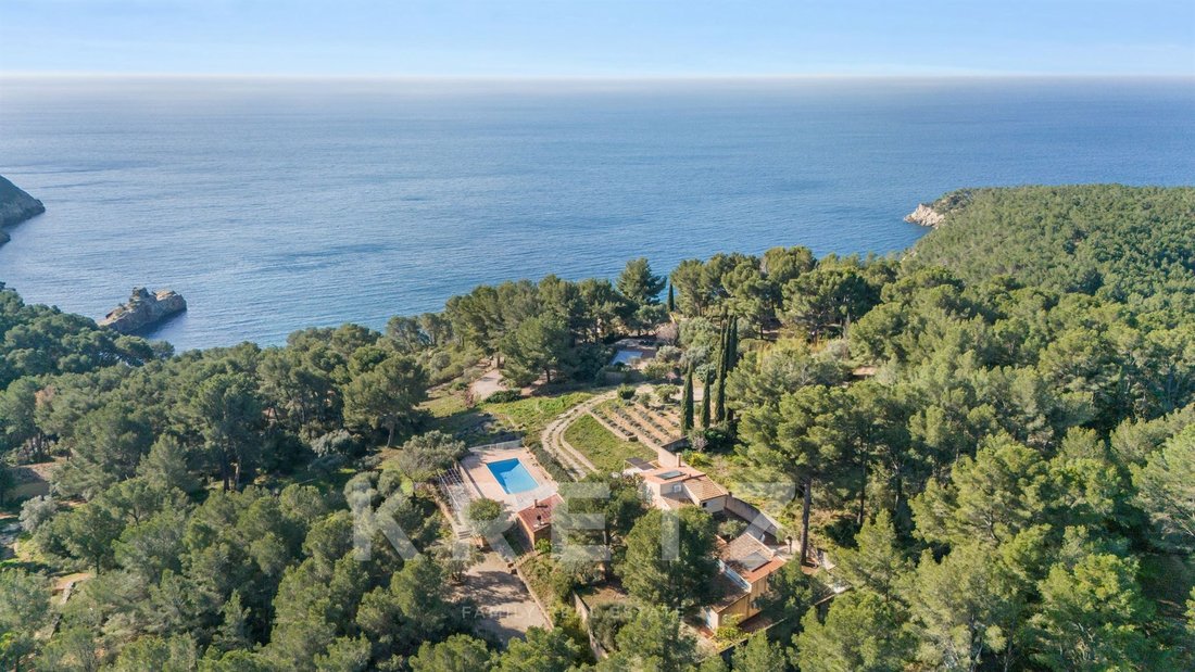House in Saint-Cyr-sur-Mer, Provence-Alpes-Côte d'Azur, France 1 - 17316034