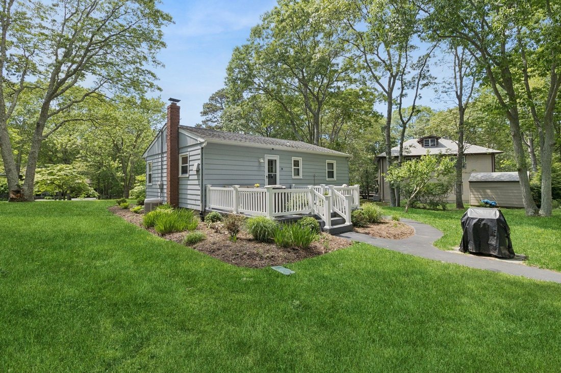 Hampton Bays, New York, United States 1 - 17322659