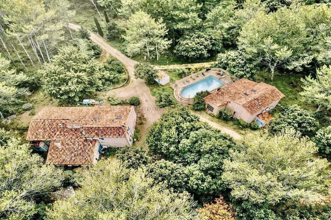 Estate in Grans, Provence-Alpes-Côte d'Azur, France 3 - 17311364