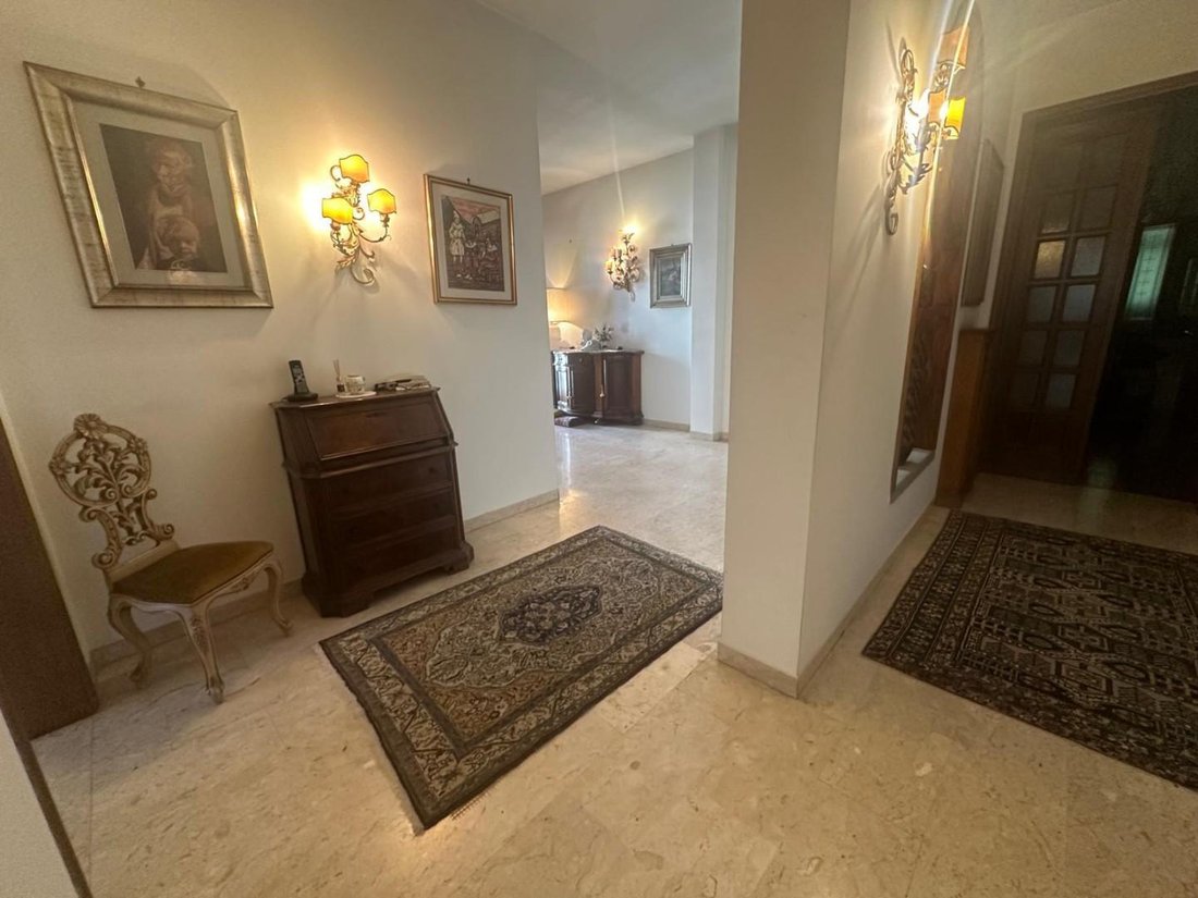 Villa in Hospital Zone, Empoli, Tuscany 4 - 17318656
