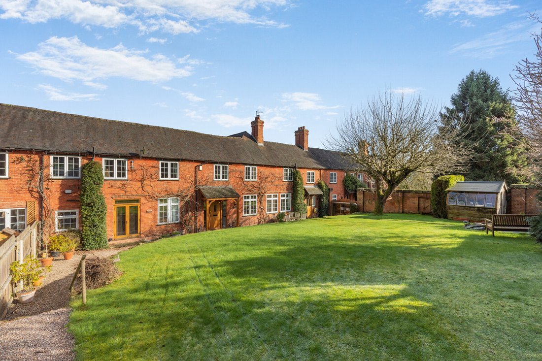Country House in Staffordshire, England 1 - 17316133