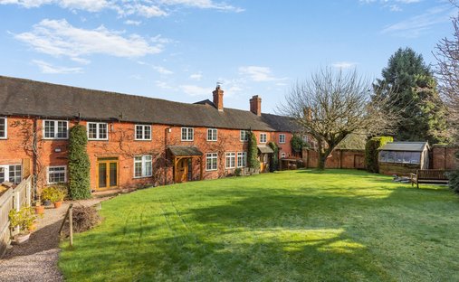 Country House in Staffordshire, England 1