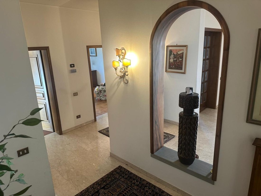 Villa in Hospital Zone, Empoli, Tuscany 2 - 17318656