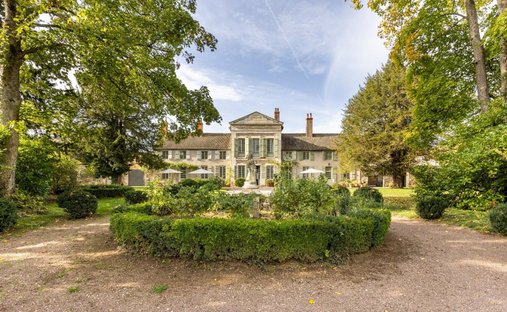 House in Givry, Bourgogne – Franche-Comté, France 1