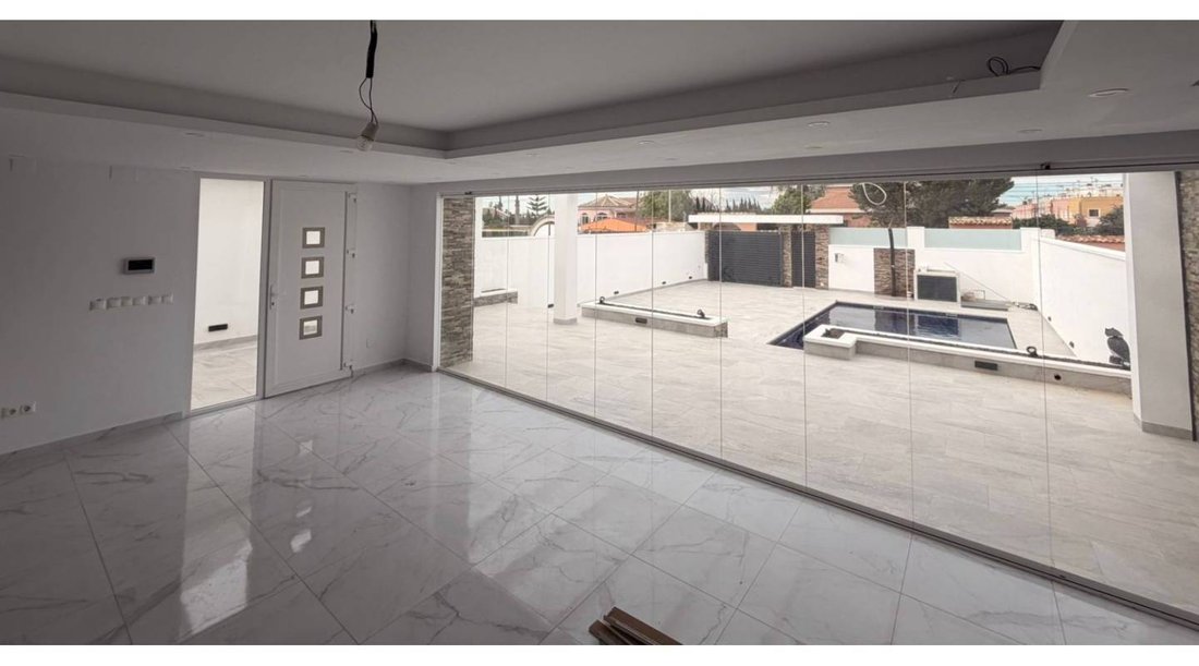 Villa in Torrevieja, Valencian Community, Spain 2 - 17311685