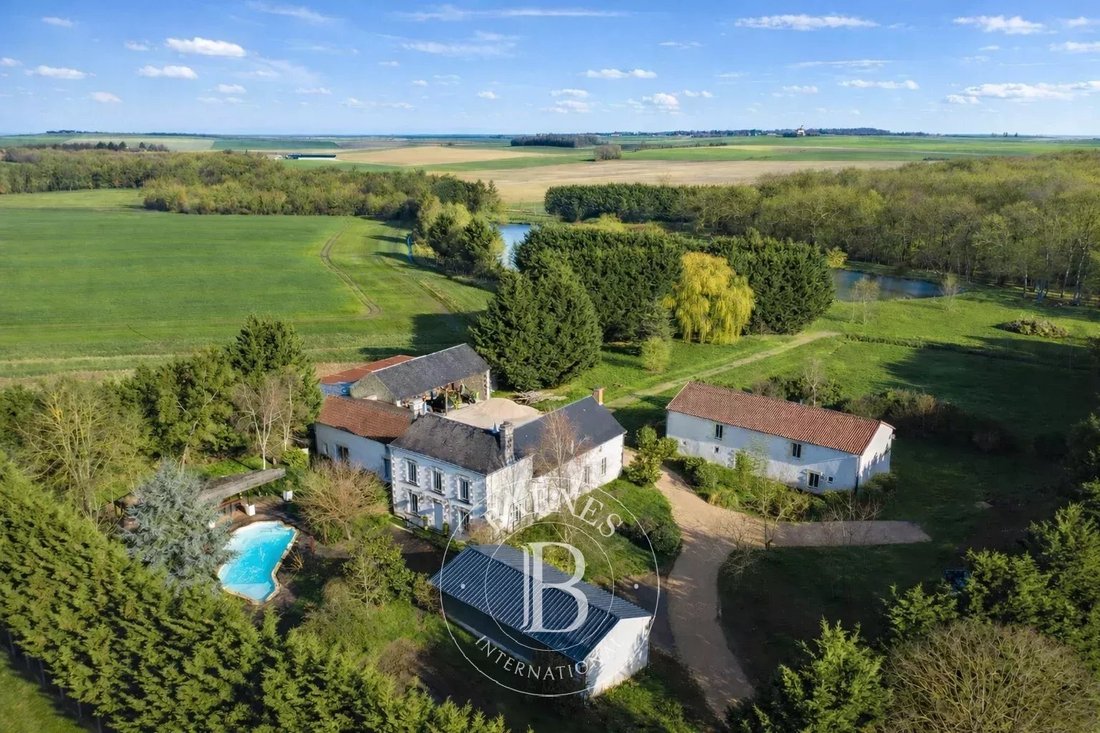 Estate in Châtellerault, Nouvelle-Aquitaine, France 2 - 12617763