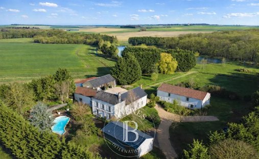 Estate in Châtellerault, Nouvelle-Aquitaine, France 1