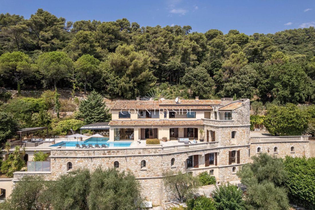 Estate in Grasse, Provence-Alpes-Côte d'Azur, France 1 - 17320114