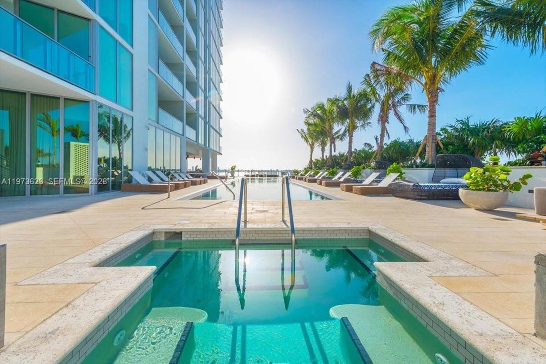 Condo in Miami, Florida, United States 2 - 17317296