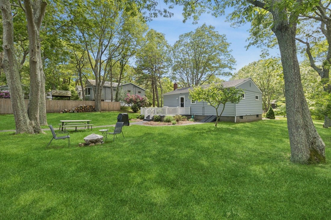Hampton Bays, New York, United States 2 - 17322659
