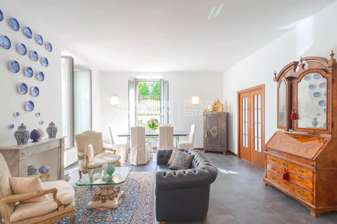 Apartment in Eastern Lake Center, Como, Lombardy 1 - 17313478