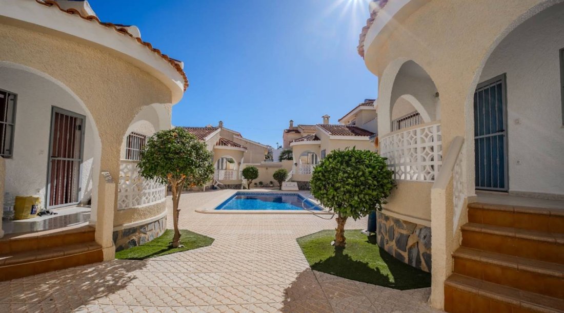 Villa in Quesada, Rojales, Land Valencia 1 - 17311684