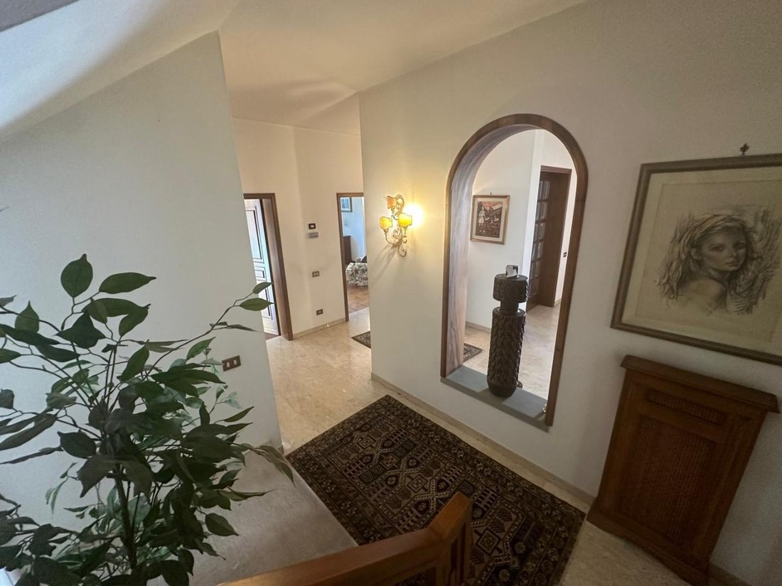 Villa in Hospital Zone, Empoli, Tuscany 1 - 17318656