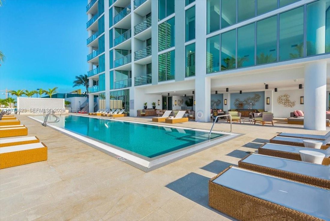 Condo in Miami, Florida, United States 4 - 17317296