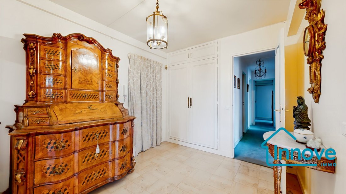 Apartment in Domaine National du Château, Versailles, France 5 - 17319647