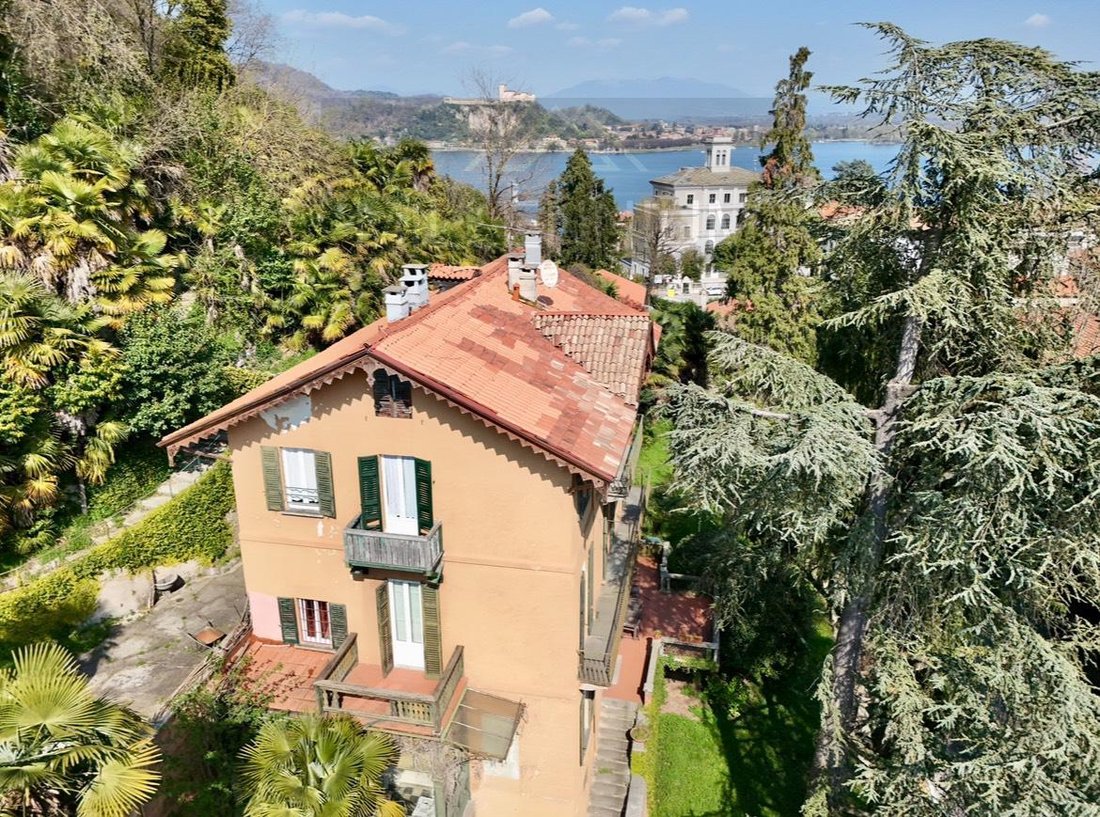 Villa in Arona, Piedmont, Italy 1 - 17318678