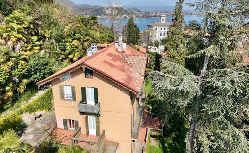 Villa en Arona, Piamonte, Italia 1