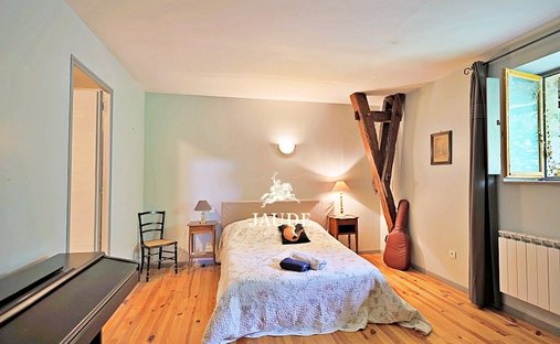 Castle For Sale In The Heart Of The Bourbonnais Countryside On A 1.5 Ha Park