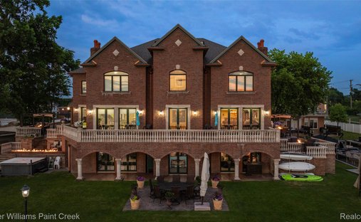 House in Orion charter Township, Michigan, United States 1
