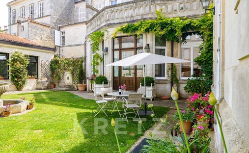 One Of Flat Roof Water Castle, Rochefort ( Commerical)